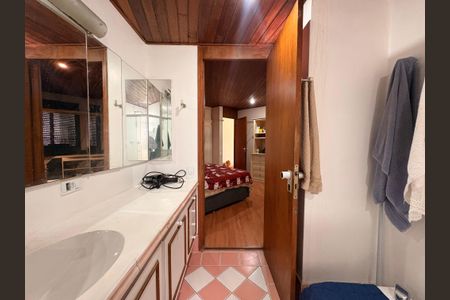 Apartamento à venda com 350m², 4 quartos e 3 vagasBanheiro da suíte 2