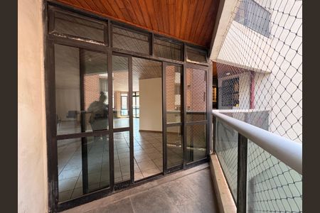 Apartamento à venda com 350m², 4 quartos e 3 vagasSacada da sala