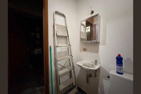 Apartamento à venda com 350m², 4 quartos e 3 vagasBanheiro de serviço 