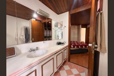 Apartamento à venda com 350m², 4 quartos e 3 vagasBanheiro da suíte 2