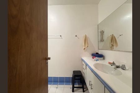 Apartamento à venda com 350m², 4 quartos e 3 vagasBanheiro da suíte 4