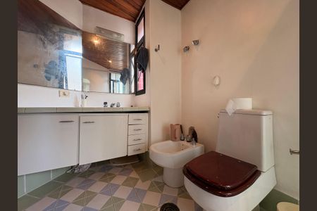 Apartamento à venda com 350m², 4 quartos e 3 vagasBanheiro da Suíte 1