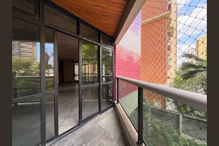 Apartamento à venda com 350m², 4 quartos e 3 vagasSacada da sala