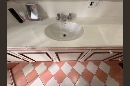 Apartamento à venda com 350m², 4 quartos e 3 vagasBanheiro da suíte 2