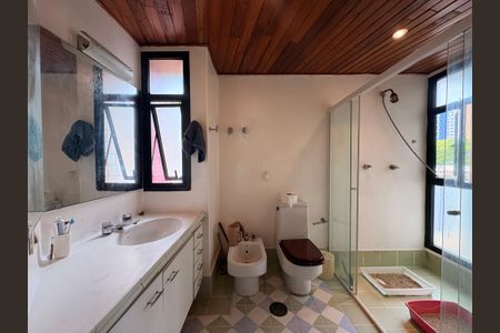 Apartamento à venda com 350m², 4 quartos e 3 vagasBanheiro da Suíte 1