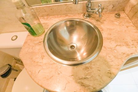 Casa à venda com 250m², 2 quartos e 5 vagas Casa à venda com 250m², 2 quartos e 5 vagasLavabo