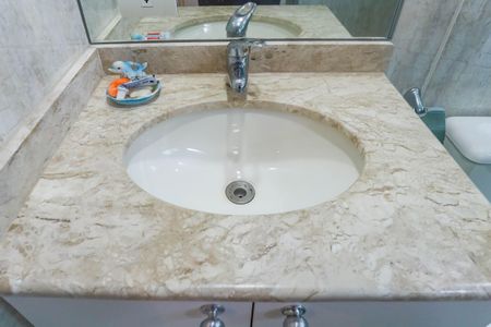 Casa à venda com 250m², 2 quartos e 5 vagas Casa à venda com 250m², 2 quartos e 5 vagasBanheiro da suíte 1