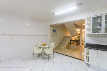 Casa à venda com 250m², 2 quartos e 5 vagas Casa à venda com 250m², 2 quartos e 5 vagasCozinha