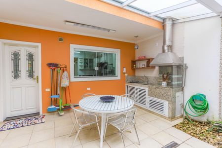 Casa à venda com 250m², 2 quartos e 5 vagas Casa à venda com 250m², 2 quartos e 5 vagasÁrea de lazer