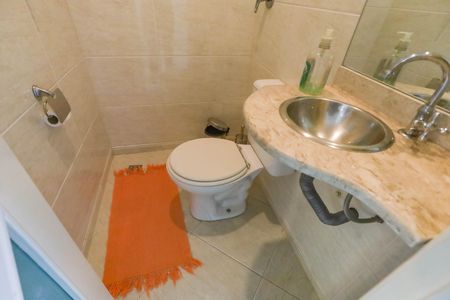 Casa à venda com 250m², 2 quartos e 5 vagas Casa à venda com 250m², 2 quartos e 5 vagasLavabo