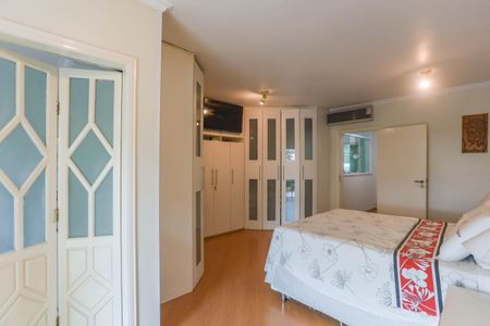 Casa à venda com 250m², 2 quartos e 5 vagas Casa à venda com 250m², 2 quartos e 5 vagasQuarto 2 - suíte