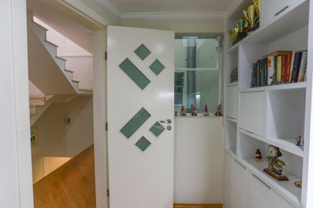 Casa à venda com 250m², 2 quartos e 5 vagas Casa à venda com 250m², 2 quartos e 5 vagasEscritorio