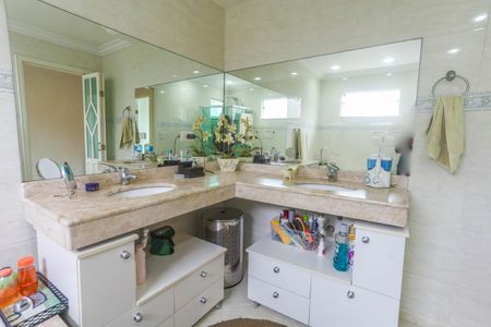 Casa à venda com 250m², 2 quartos e 5 vagas Casa à venda com 250m², 2 quartos e 5 vagasBanheiro da suíte 2