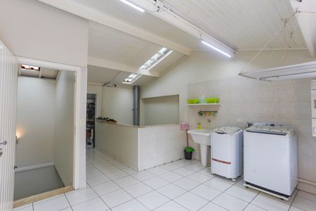 Casa à venda com 250m², 2 quartos e 5 vagas Casa à venda com 250m², 2 quartos e 5 vagasÁrea de serviço