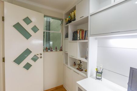 Casa à venda com 250m², 2 quartos e 5 vagas Casa à venda com 250m², 2 quartos e 5 vagasEscritorio