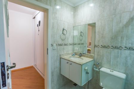 Casa à venda com 250m², 2 quartos e 5 vagas Casa à venda com 250m², 2 quartos e 5 vagasBanheiro da suíte 1