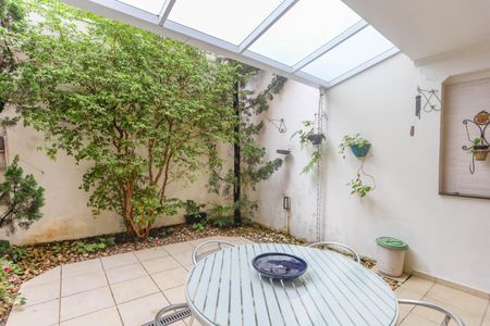 Casa à venda com 250m², 2 quartos e 5 vagas Casa à venda com 250m², 2 quartos e 5 vagasÁrea de lazer