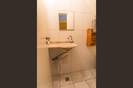 Casa à venda com 250m², 2 quartos e 5 vagas Casa à venda com 250m², 2 quartos e 5 vagasLavabo na garagem