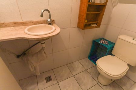 Casa à venda com 250m², 2 quartos e 5 vagas Casa à venda com 250m², 2 quartos e 5 vagasLavabo na garagem