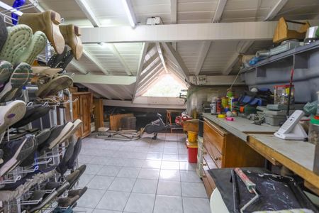 Casa à venda com 250m², 2 quartos e 5 vagas Casa à venda com 250m², 2 quartos e 5 vagasDeposito