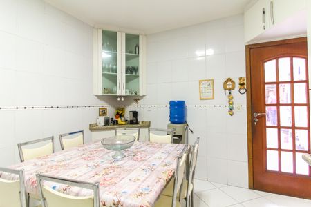 Casa à venda com 166m², 3 quartos e 4 vagas Casa à venda com 166m², 3 quartos e 4 vagasCozinha