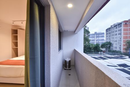 Studio para alugar com 34m², 1 quarto e sem vaga Studio para alugar com 34m², 1 quarto e sem vagaVaranda