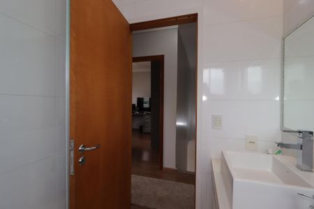 Casa à venda com 163m², 3 quartos e 2 vagasBanheiro Social