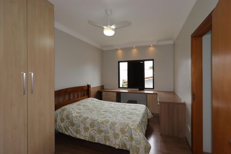 Casa à venda com 163m², 3 quartos e 2 vagasSuíte