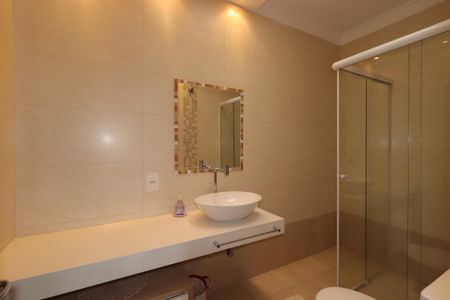 Casa à venda com 163m², 3 quartos e 2 vagasBanheiro da Suíte