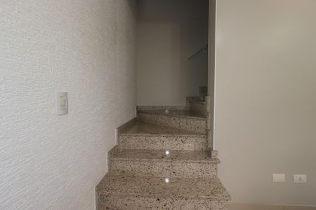 Casa à venda com 163m², 3 quartos e 2 vagasEscada