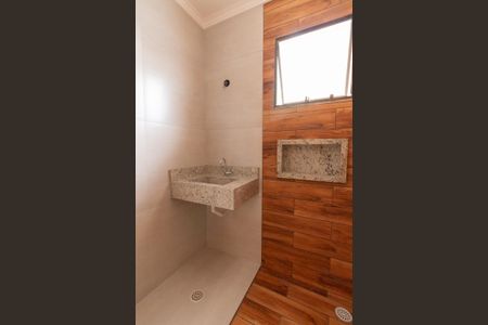 Casa à venda com 113m², 2 quartos e 3 vagasBanheiro da Suíte 2