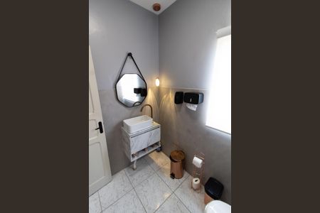 Casa à venda com 77m², 3 quartos e 3 vagasBANHEIRO