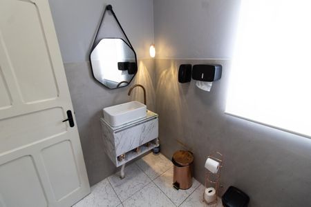 Casa à venda com 77m², 3 quartos e 3 vagasBANHEIRO