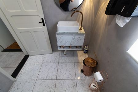 Casa à venda com 77m², 3 quartos e 3 vagasBANHEIRO