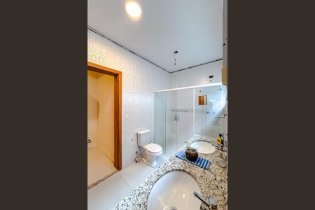 Casa à venda com 300m², 3 quartos e 2 vagasBanheiro da Suíte