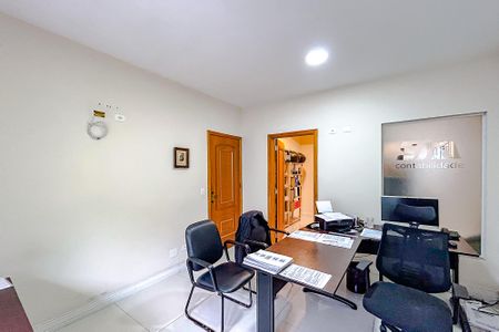 Casa à venda com 300m², 3 quartos e 2 vagasSuite