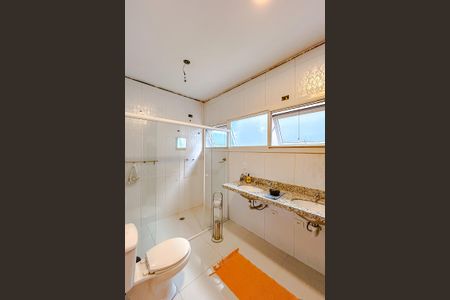 Casa à venda com 300m², 3 quartos e 2 vagasBanheiro da Suíte