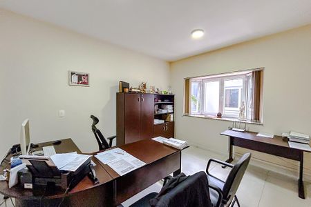 Casa à venda com 300m², 3 quartos e 2 vagasSuite