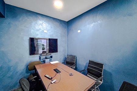 Casa à venda com 300m², 3 quartos e 2 vagasEscritório