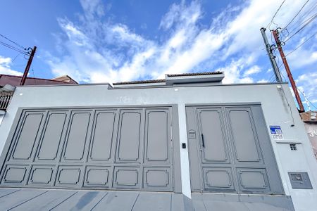 Casa à venda com 300m², 3 quartos e 2 vagasFachada com Plaquinha