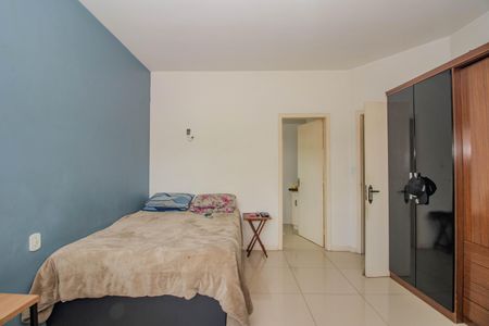 Casa à venda com 285m², 5 quartos e 4 vagas Casa à venda com 285m², 5 quartos e 4 vagasSuíte