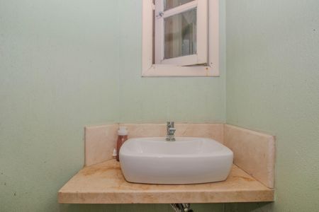 Casa à venda com 285m², 5 quartos e 4 vagas Casa à venda com 285m², 5 quartos e 4 vagasLavabo