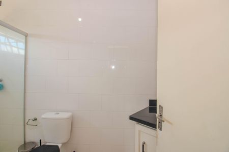 Casa à venda com 285m², 5 quartos e 4 vagas Casa à venda com 285m², 5 quartos e 4 vagasBanheiro da Suíte