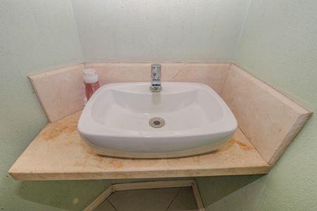 Casa à venda com 285m², 5 quartos e 4 vagas Casa à venda com 285m², 5 quartos e 4 vagasLavabo