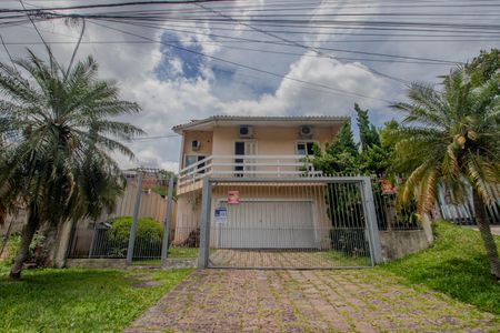 Casa à venda com 285m², 5 quartos e 4 vagas Casa à venda com 285m², 5 quartos e 4 vagasFachada