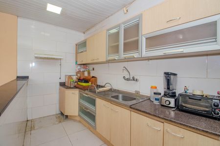 Casa à venda com 285m², 5 quartos e 4 vagas Casa à venda com 285m², 5 quartos e 4 vagasCozinha - Edícula