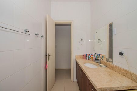 Casa à venda com 285m², 5 quartos e 4 vagas Casa à venda com 285m², 5 quartos e 4 vagasBanheiro Social