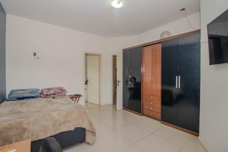 Casa à venda com 285m², 5 quartos e 4 vagas Casa à venda com 285m², 5 quartos e 4 vagasSuíte