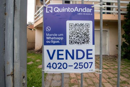 Casa à venda com 285m², 5 quartos e 4 vagas Casa à venda com 285m², 5 quartos e 4 vagasPlaquinha