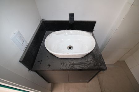 Banheiro de apartamento à venda com 1 quarto, 33m² em Vila Mariza Mazzei, São Paulo